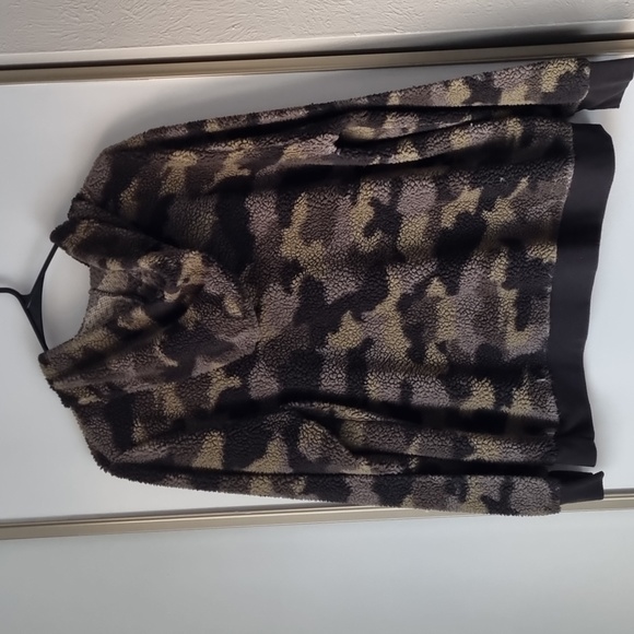 Grey/Green Camo Hoodie Top - Picture 2 of 3